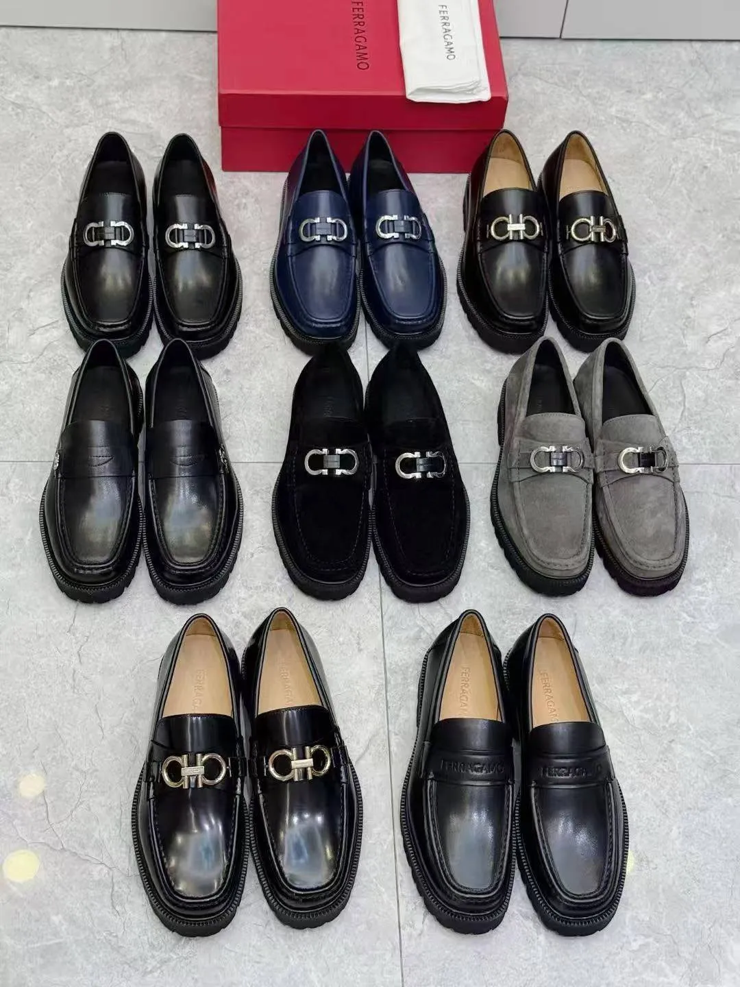 [Ferragamo] Top P: 760💰 Number of yards: 39~44 (38.45. Customized, non-returnable) Ferragamo men's leather derby shoes. The new derby shoes are light in texture and cool in style. They adopt exquisite eyelet uppers and novelly define urban trends. Made of brushed cowhide, it has a plump and rounded toe box and is decorated with delicate wingtip decorative details. Imported cowhide + cowhide lining.
